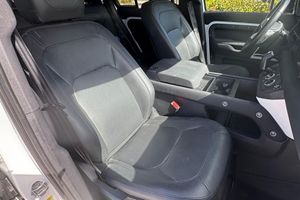 Land Rover Defender 2023 d'occasion en bon état - Product Image 3