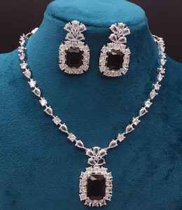 ชุดสร้อยคอเพทายสีเงินพร้อมต่างหูแฟชั่นสำหรับงานแต่งงานคอลเลกชันสวมใส่สำหรับผู้หญิง - Product Image 5