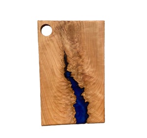 Planche à découper en résine de bois fabriquée à la main élégante pour les cuisines modernes Planche à découper en bois de résine époxy parfaite pour hacher le service - Product Image 1