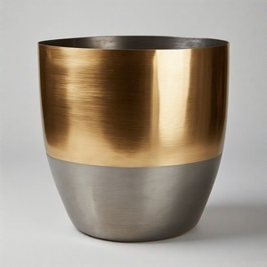 Jardinière en métal mat et brillant de style bicolore pour les espaces raffinés à la recherche d'accents naturels équilibrés - Product Image 6