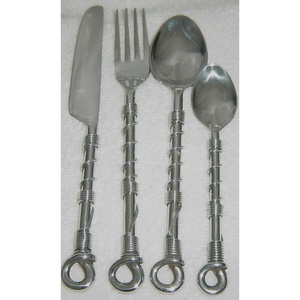 Juego de Cubiertos de Acero Inoxidable de Primera Calidad, Pulido Mate, Estilo Elegante, para Mesa de Comedor, Características Sostenibles, Personalizable - Product Image 1