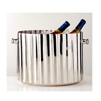 Refroidisseur de vin fait à la main de conception vintage de baquet de boisson en métal pour des bières de vin boissons froides hôtels et restaurants extérieurs de garden-party