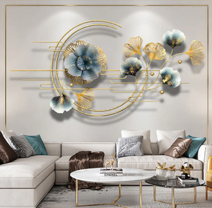 Cette décoration murale abstraite en métal avec des galets aux tons doux, des accents dorés offre une touche artistique moderne avec un mouvement apaisant. - Product Image 5