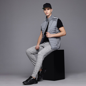 Chaleco acolchado transpirable de primera calidad para hombre, cuello en V, bolsillos con cremallera, secado rápido para invierno al aire libre, servicio OEM/ODM disponible - Product Image 4