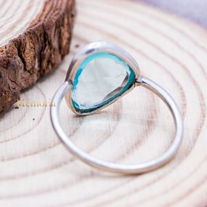 Topaze bleue faite à la main pierre précieuse Simple bague délicate bague en forme de trillion 925 bijoux en argent Sterling pierre de naissance - Product Image 4