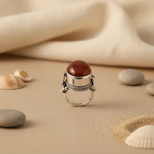 Bague de cocktail géométrique vintage en argent 925 avec agate rouge sertie clos, pour femme, toutes occasions, usage quotidien - Product Image 1