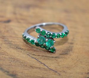 Bague en argent sterling 925 avec émeraude faite à la main, bijoux élégants en pierres précieuses, bague en pierre naturelle, taille américaine 5, cadeau pour femmes - Product Image 1
