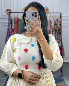 Robe une pièce en coton à imprimé floral pour femmes de créateur Robe de soirée de mariage en soie à manches fantaisie Style Salwar pour adultes Indiens - Product Image 3