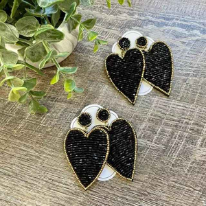 Pendientes Hechos a Mano con Forma de Corazón, Pendientes de Cuentas de Cristal Bordadas, Elegantes Pendientes de Cuentas de Semillas, Joyería Artesanal Única y Moderna - Product Image 2