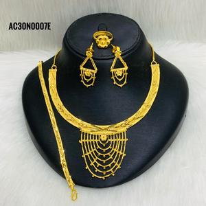 Conjunto de Collar corto de cadena de caja chapada en oro de estilo clásico con patrón floral Joyería de latón de moda para fiestas y bodas - Product Image 1