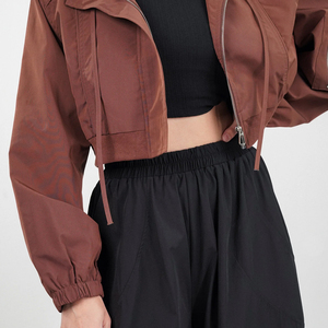 Chaqueta corta Varsity para mujer con manga larga Chaquetas universitarias cortas de béisbol de ajuste regular para mujer con tamaño y logotipo personalizados - Product Image 1