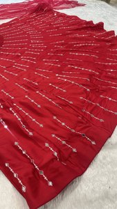 Ensemble de lehenga en tissu de soie pure de couleur rouge avec broderie multi-fils et travail d'embroidery, et dupatta en tissu naturel, idéal pour les mariages et les soirées. - Product Image 4