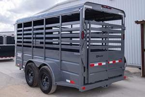 Remolque para Caballos y Ganado con Capacidad de 3800 kg y Dimensiones de 80x61.5x32 cm, Comúnmente de las Marcas Sundowner/Featherlite/Homesteader - Product Image 2