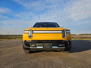 Rivian R1S Adventure Edition 2023, Amarillo Brújula, Motor Cuádruple, Tracción en las Cuatro Ruedas, Paquete de Batería de Litio Grande, Caja de Cambios Automática, Cuero, Volante a la Izquierda, R18 - Product Image 2