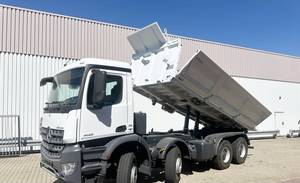 Camión Volquete Blanco de Servicio Pesado para Transporte de Carga en Construcción y Minería - Product Image 2
