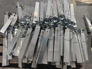 Il tavolo da palcoscenico portatile abbinato alle gambe del palco quadrato rende il palco più stabile. - Product Image 4