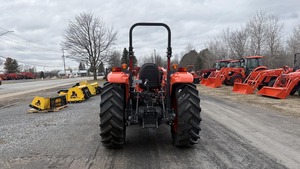 Tractor de Ruedas M5660SUHD 4x4 4WD de 65HP con Cargador Frontal y Cucharón de Acoplamiento Rápido para Uso Agrícola - Product Image 4