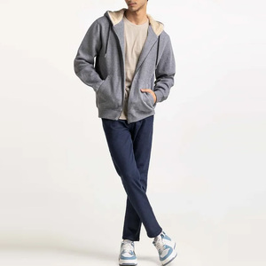 Sweat à capuche zippé pour homme de qualité supérieure, en tissu polaire uni, séchage rapide et avec poche, en vente en ligne - Product Image 1