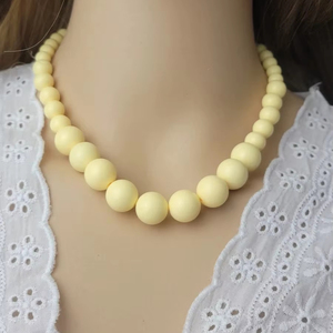 Collier en résine perlée de luxe tour de cou pour femmes modèle d'ange de forme personnalisable cadeau de bijoux à la mode - Product Image 1