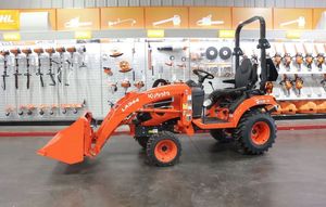 เครื่องตัดหญ้าอุตสาหกรรม Kubota Z238 ขนาด 196 ซีซี 4 จังหวะ เครื่องยนต์เบนซิน ใบมีดแบบโรตารี่ โครงเหล็ก ถังเก็บหญ้าด้านหลัง ความจุ 200 ลิตร - Product Image 2