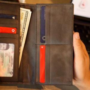 Portefeuille long élégant en cuir véritable avec support pour téléphone et protection RFID - Product Image 4