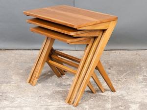 Table gigogne en bois peu encombrante avec design pliable pour un rangement facile et des meubles de maison élégants - Product Image 5