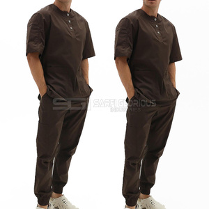 Uniforme de Enfermero Profesional con Cuello en V para Hombre, Conjunto de Uniforme Médico Transpirable con Bloques de Color, Traje Médico Personalizado para Hospitales, Clínicas y Laboratorios - Product Image 1
