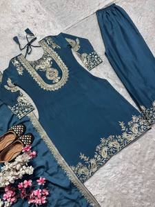 Dernier créateur Heavy Chinnon Silk Embroidery Sequence Work Sharara Suit Salwar Kameez pour les fêtes - Product Image 4