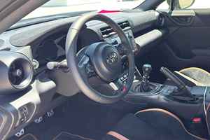 Toyota GR 86 AWD SUV 2024, Bajo Kilometraje, Transmisión Automática, Volante a la Izquierda, Gasolina, Asientos de Cuero, Techo Panorámico, Visión Trasera 360° - Product Image 4