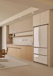 Mueble de Almacenamiento de Madera Personalizado para Comedor, Armarios Modernos de Piso a Techo, Vitrina Vertical con Puertas, Iluminación Integrada, Organización sin Tiradores - Product Image 3