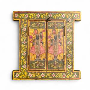 Ventana de Madera Pintada a Mano con Estilo de Diseño Tradicional - Product Image 1