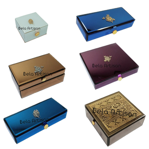 Joyero de Espejo de Cristal Grabado y Personalizado, Organizador de Recuerdos y Abalorios a Medida - Product Image 6