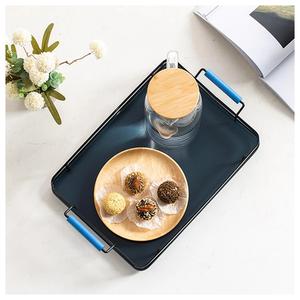 Bandeja de metal decorativa en stock Bandeja redonda con base de metal y hierro de diseño moderno para servir al por mayor Bandeja de metal a un precio asequible - Product Image 4