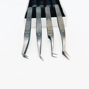 Pinzas negras mate para pestañas Juego de pinzas para pestañas sostenibles de grado quirúrgico grabado en corazón a precios asequibles - Product Image 5