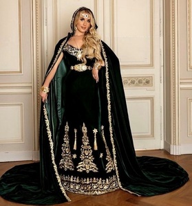 TENDANCE ZARI BRODERIE SUR CAFTAN NOIR AVEC ROBE ÉCHARPE TRAIL AVEC Agrémentée DE PERLES DE VERRE CRISTAL, PIERRE, DABKA WORK @ 2023 - Product Image 1