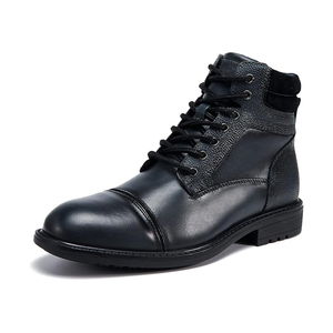 Chaussures en cuir noir pour hommes offrant des matériaux de haute qualité et un aspect sophistiqué avec une finition de qualité et une forme élégante - Product Image 1