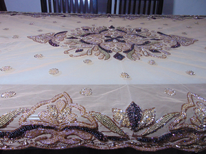 Nappe de table à manger brodée dorée 6 places Nappe décorative de luxe faite à la main pour les fêtes à la maison et la décoration de mariage - Product Image 3