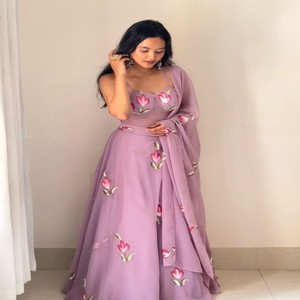 Ensemble Lehenga VASTRA COTTAGE en Georgette Pure Peint à la Main avec Blouse Rembourrée Style Corset et Dupatta Assorti – Tenue de Créateur - Product Image 2