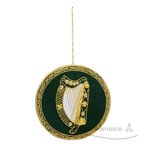 Ornamento di natale arpa irresca oro bianco | Decorazione per vacanze ricamata a mano Heritage celtica ed ecologica - Product Image 1