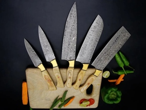 Venta al por mayor personalizado calidad superior OEM ODM servicio cocina cubiertos cuchillo conjunto de acero al carbono hecho a mano Chef cuchillos mango de madera - Product Image 2