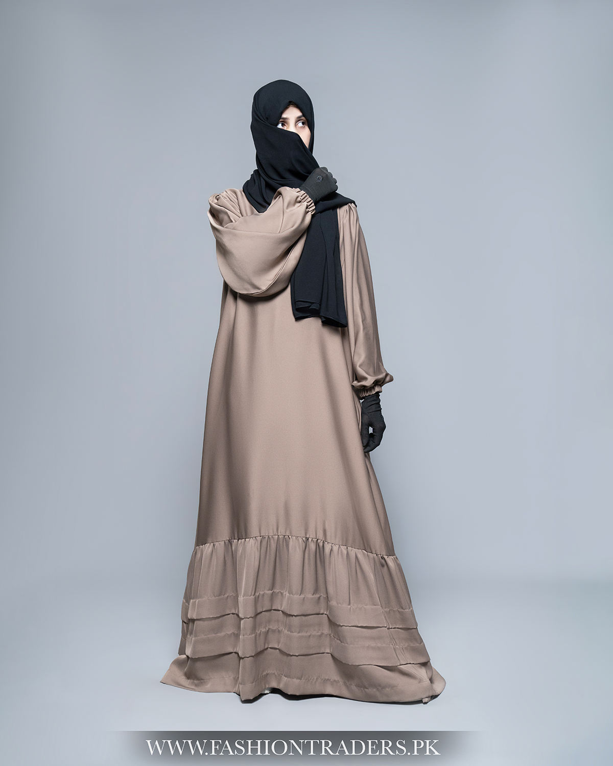 สีน้ำตาลอมเทา