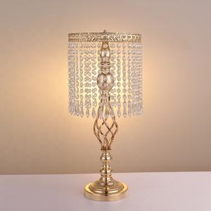 El florero de metal y cristal de lujo más vendido, con una apariencia refinada, lo convierte en un regalo atento y duradero para ocasiones especiales. - Product Image 5