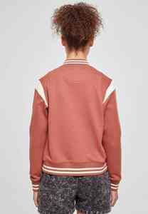 Última llegada OEM Venta al por mayor Mujeres Custom Varsity Jacket Ropa de invierno Cálido Última tendencia Crop con calidad superior Varsity Jacket - Product Image 4