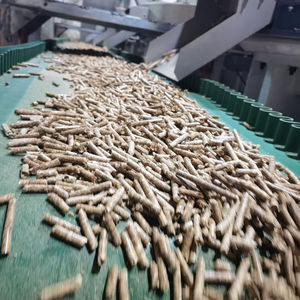 Granulés de bois de pin commerciaux pour chaudières à biomasse et centrales énergétiques, faible teneur en poussière et granulés à haute structure - Product Image 6