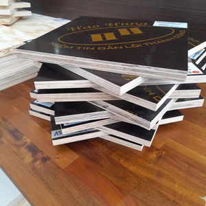 Meilleur prix, panneau phénolique écologique 4x8 noir-brun, filmé, fabriqué en usine vietnamienne, épaisseur de contreplaqué de 12/15/18 mm - Product Image 1