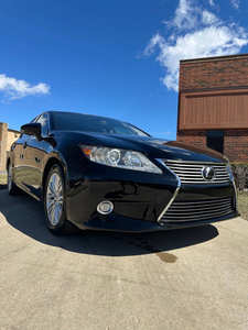 Voiture d'occasion de qualité abordable, Le-x-us ES 3-50 noire de 2014, conduite à gauche - Product Image 3