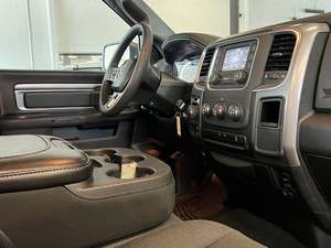 Camioneta RAMM 1500 CLASSIC WARLOCK 2024 USADA EN EXCELENTES CONDICIONES - Product Image 2