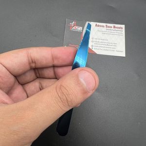 Pince à épiler professionnelle pour les sourcils Logo personnalisé Plasma bleu en acier inoxydable - Product Image 2