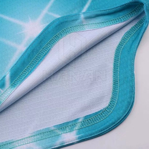 Ensemble d'uniformes de basket-ball personnalisés pour hommes avec tissu respirant, short à séchage rapide et maillot sans manches OEM - Product Image 4