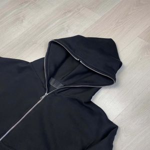 Sweat à capuche zippé de haute qualité pour hommes et femmes confortable et élégant, parfait pour les vêtements décontractés et les activités de plein air. - Product Image 2